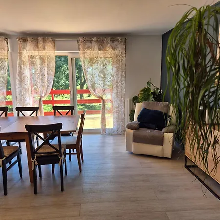 Calme Et Paisible Maison Au Milieu De La Foret *